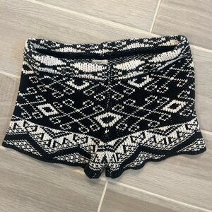 Ecote tribal knit shorts size Small